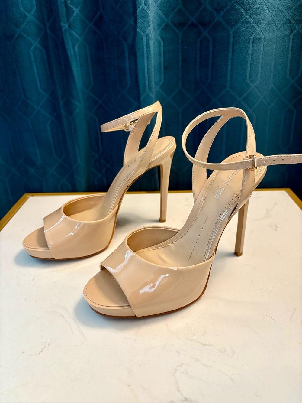 Gianni Bini Beige Patent Peep-Toe Slingback Heels Size 9